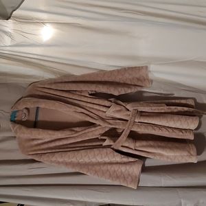 NWOT - Heavy Weight Robe - Very Soft & Warm - light pink
